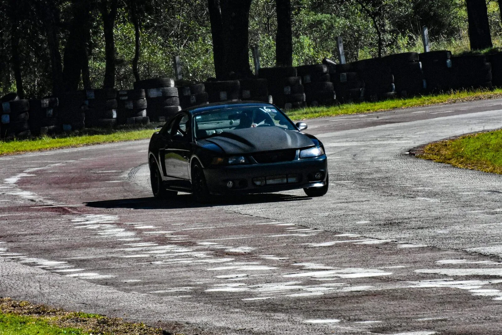 Autódromo 05 — Autódromo · 2023–2024. Fotografía de José Alejandro Armenta, artista del auto y la vida cotidiana en Tlaxcala.