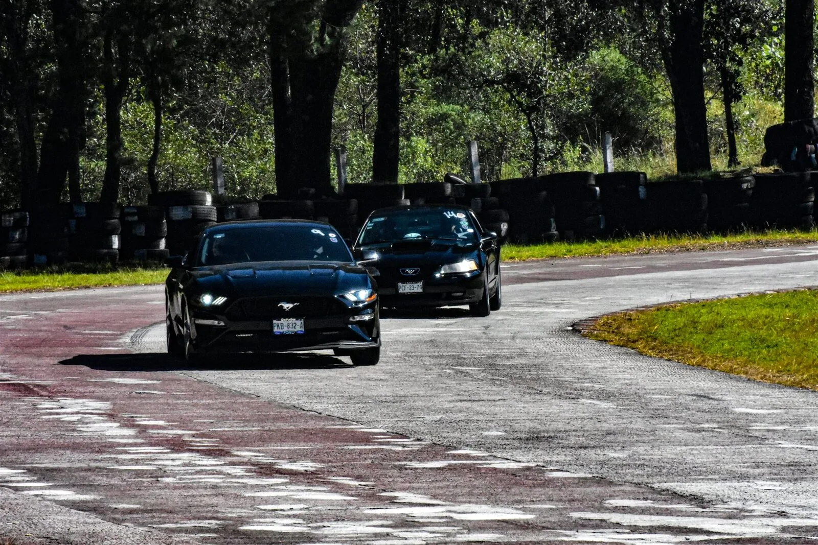 Autódromo 06 — Autódromo · 2023–2024. Fotografía de José Alejandro Armenta, artista del auto y la vida cotidiana en Tlaxcala.