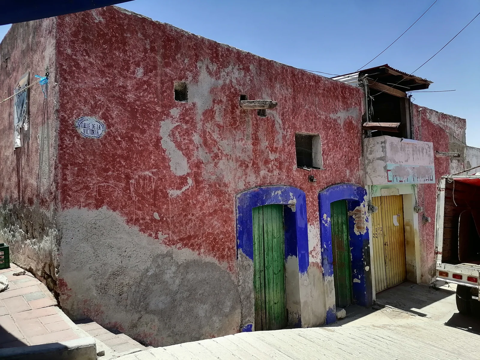 Instante cotidiano 22 — Vida de todos los días · 2025. Fotografía de José Alejandro Armenta, artista del auto y la vida cotidiana en Tlaxcala.