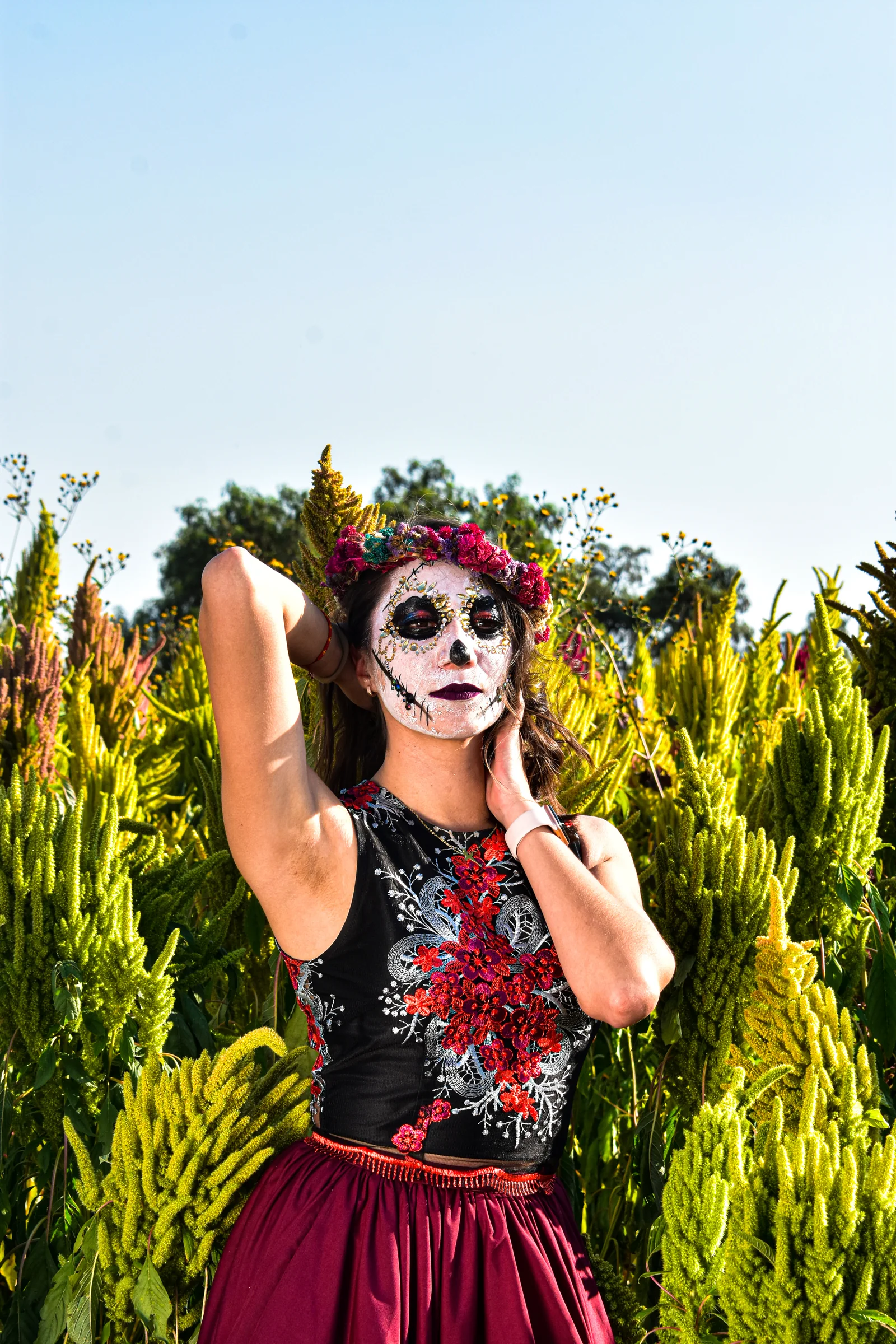 Papel picado y contraste de color — Día de Muertos · 2024. Fotografía de José Alejandro Armenta, artista del auto y la vida cotidiana en Tlaxcala.