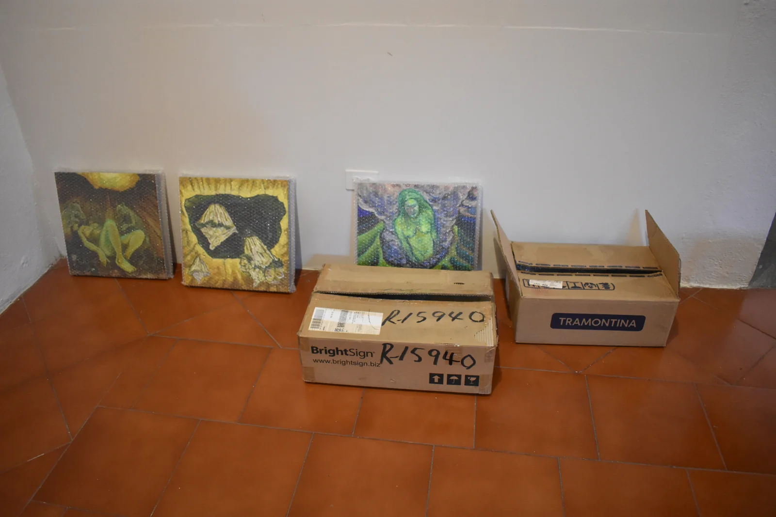 Registro del montaje — Obra del Colectivo Hojarasca