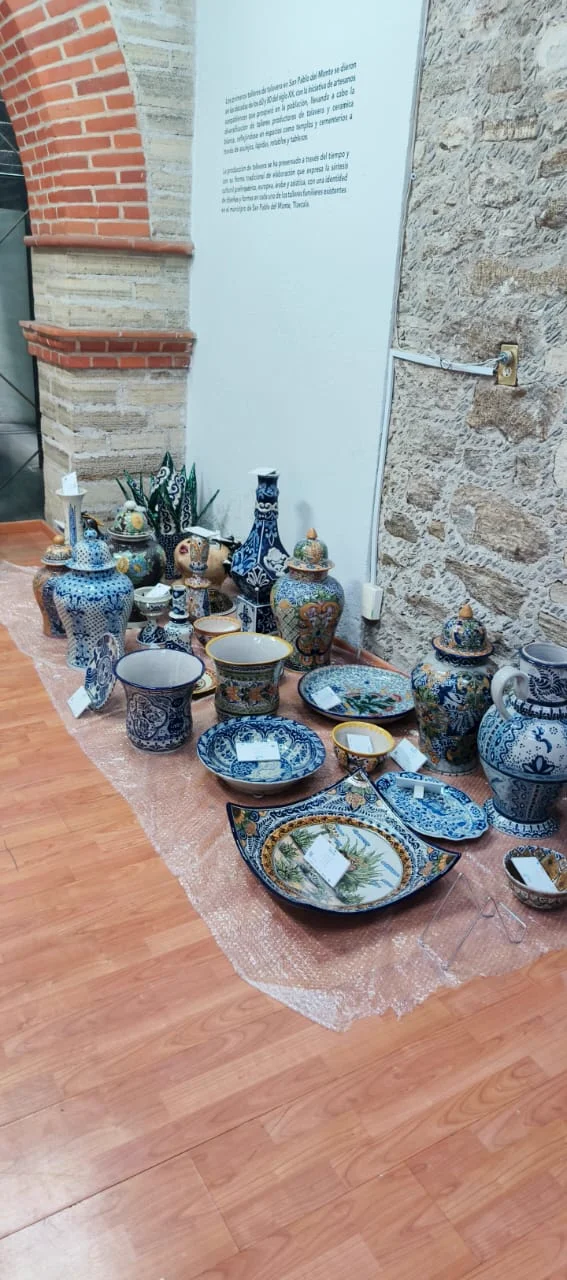 Cruce de Saberes: Talavera de San Pablo del Monte — Pieza de talavera — Vista 09